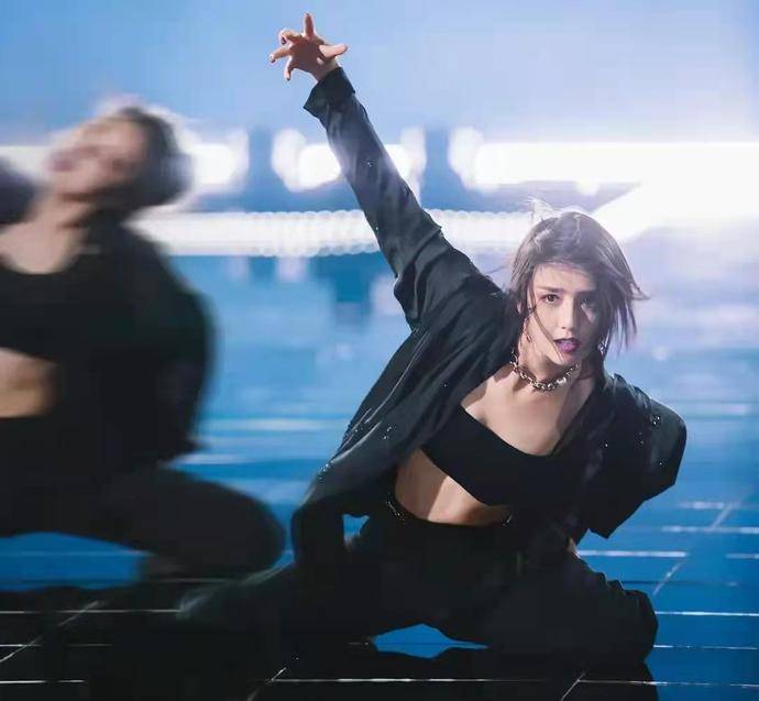 巴掌|佟丽娅跳舞真细节,最新跳舞剧照曝光,连脚趾甲都做了装饰