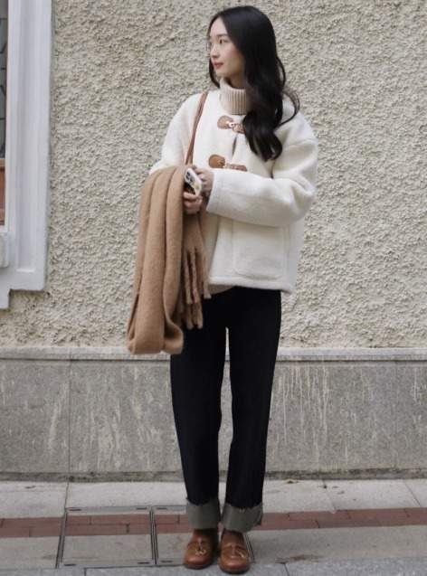 小个子 秋冬，是时候穿高领衫了，尝试这几组叠穿搭配，意外的好看时髦