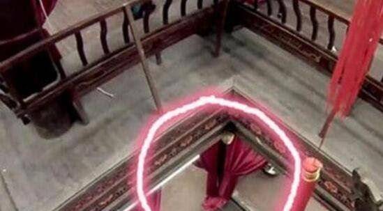 那就点|跑男出现灵异事件，节目内惊现“鬼脸”？网友：这是真的闹鬼啊！