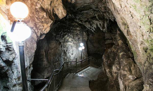 峨眉山神秘的九老洞，为何不少人在此离奇失踪，科学家讲出真相