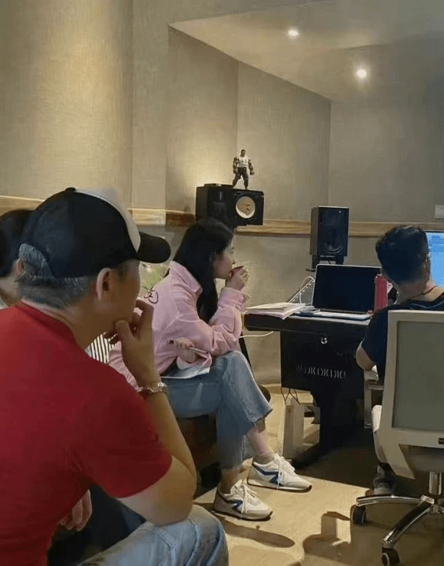 舒畅 舒畅刘亦菲最新合影曝光！刘亦菲穿LV像阔太，舒畅美貌逆袭更吸睛