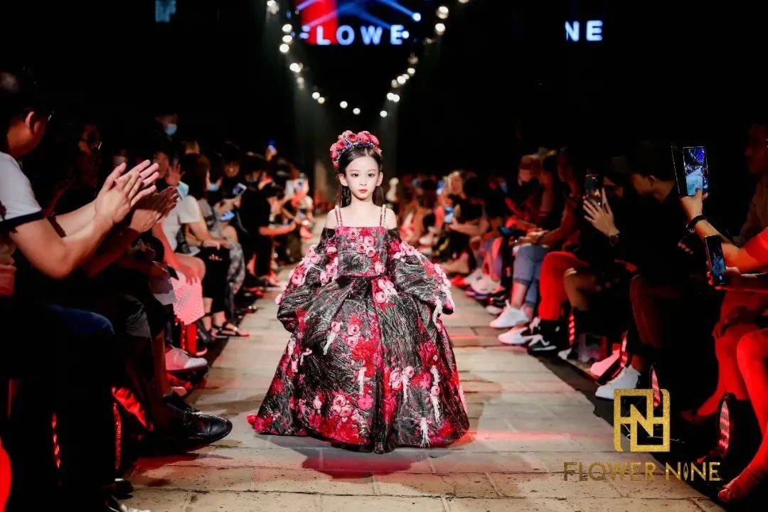 国际 【秀场活动】2022长城国际时尚周丨盛装打扮,去长城赴约