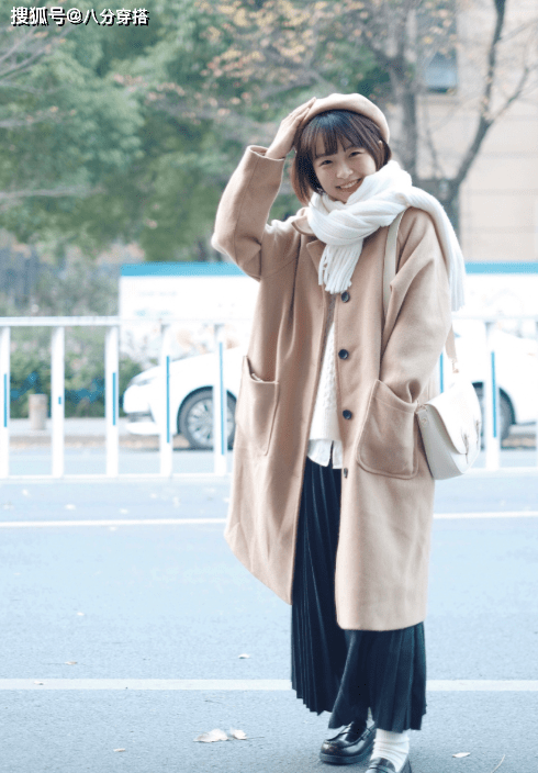 围巾 小个子秋冬穿半身裙要注意两点，上衣和靴子选对了，轻松显高显瘦