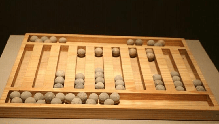 数工具或者只能作加减法的简单算板,稍微复杂一些的问题还是需要算筹