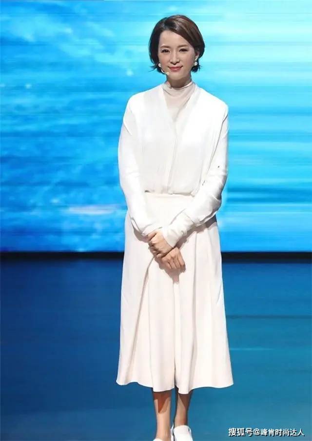 整体 怎样穿出优雅知性气质?跟着董卿学穿搭,气质女人少不了这些精致搭配