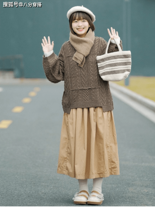围巾 小个子秋冬穿半身裙要注意两点，上衣和靴子选对了，轻松显高显瘦