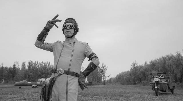 电影|《导演请指教》：吵架比影片好看，导演比演员卑微，就着弹幕更香