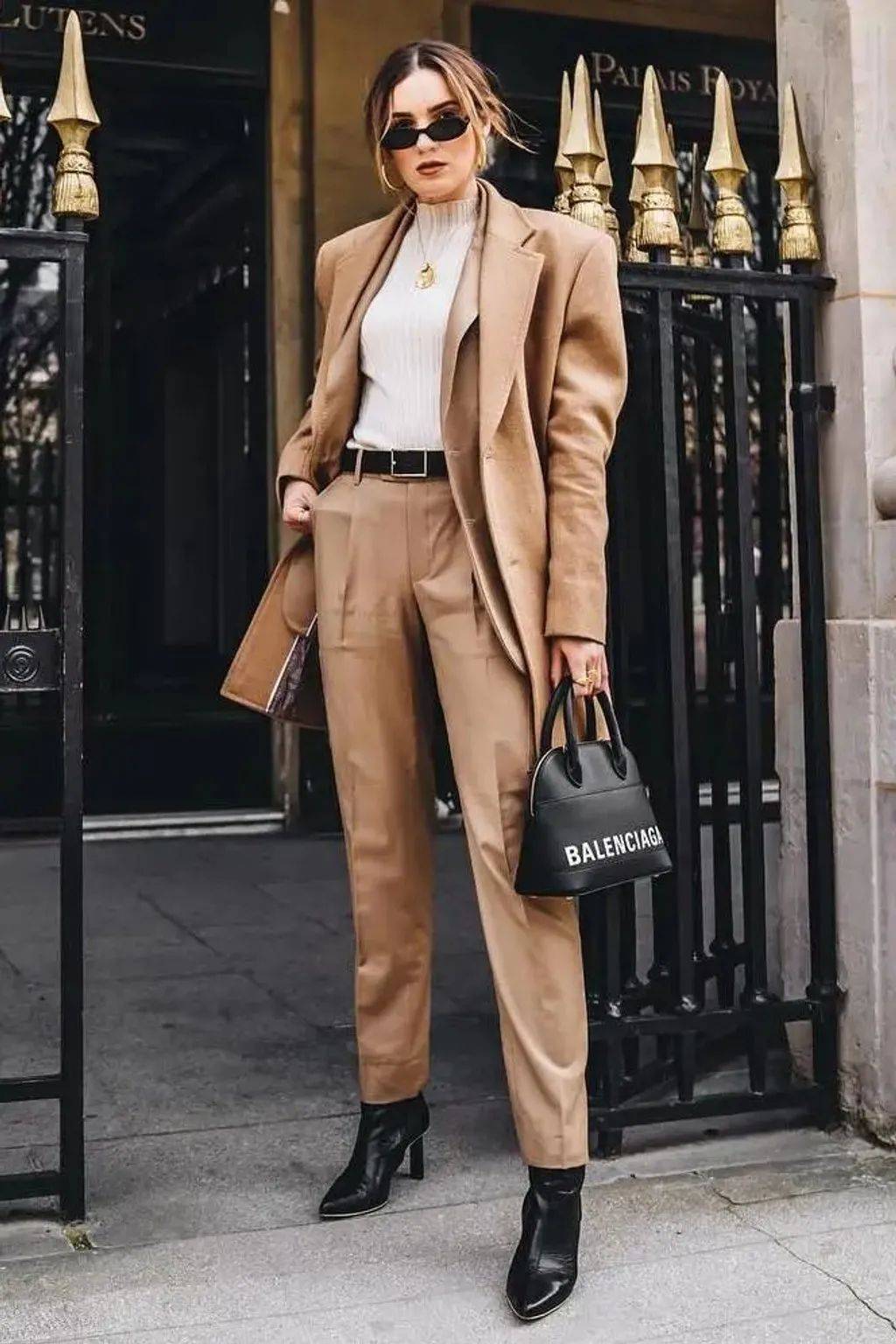 灯芯绒 别再穿高跟鞋了，奶奶裤+短靴才是今年秋冬最流行！