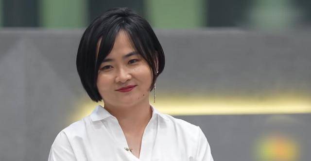 能力|《导演请指教》一女导演撞脸贾玲，真的太像了，还以为贾玲来了呢