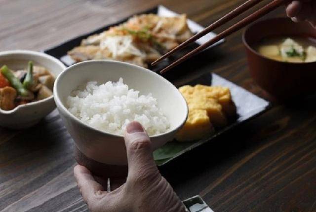 一個月不吃米飯的人最後身體都怎麼樣了營養師告訴你答案