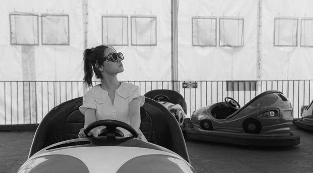 电影|《导演请指教》：吵架比影片好看，导演比演员卑微，就着弹幕更香