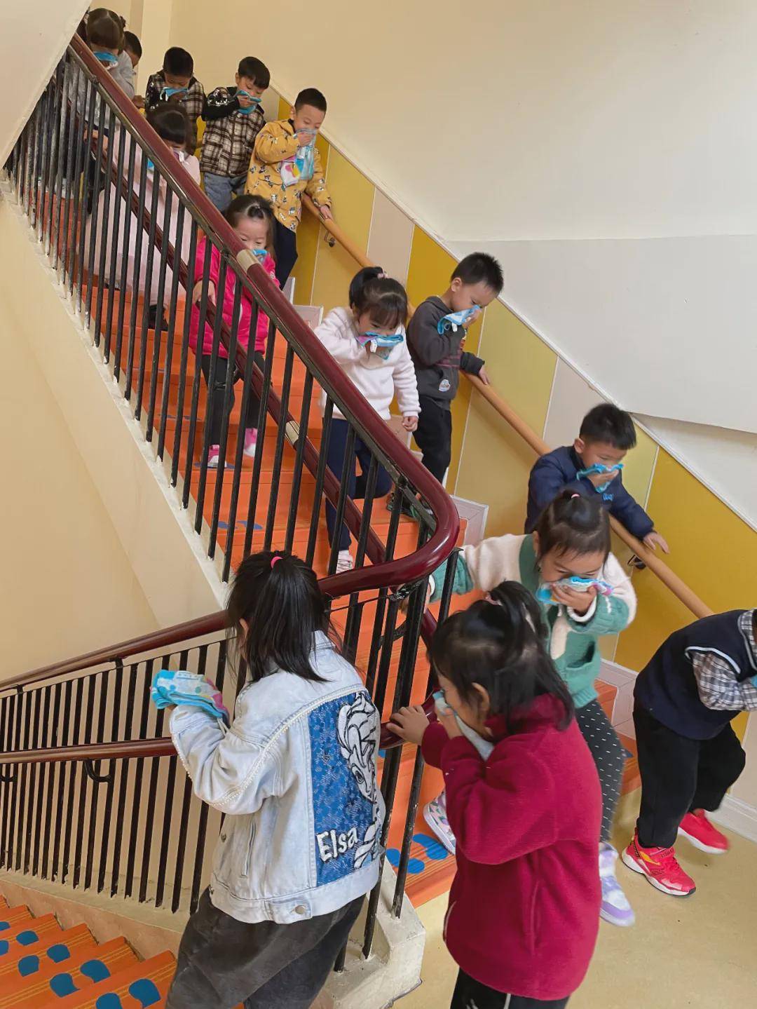 信阳市百花幼儿园消防安全应急疏散演练