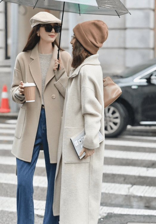 姐妹 冬天了怎么穿？建议和姐妹安排上“闺蜜装”，出街回头率百分百！