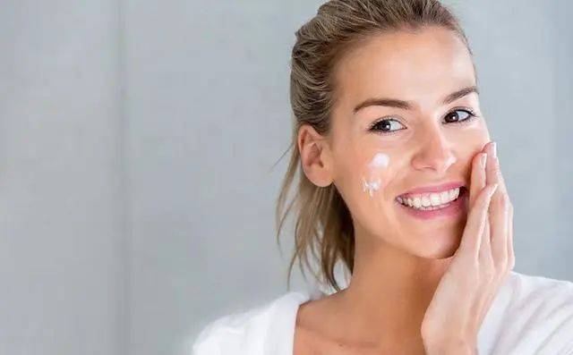 习惯女人老得快，被丈夫抛弃，医生：若常做这4个习惯，容颜回春更迷人