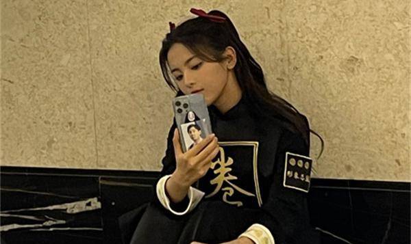 亮点|“开心麻花”团综来了！沈腾马丽罕见同框，杨超越手机壳成亮点