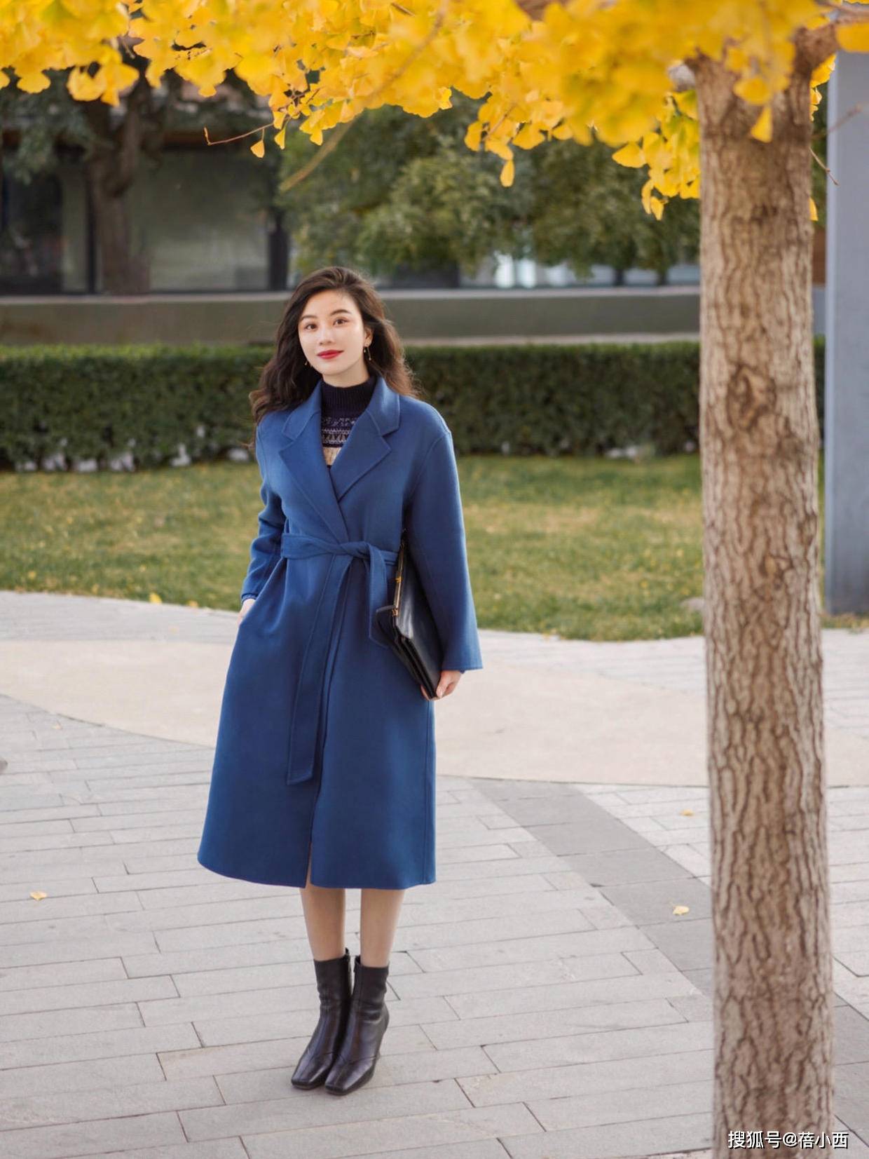 黑色 冬季穿这5个“神仙色大衣”真香，搭配牛仔裤、半身裙高级显气质