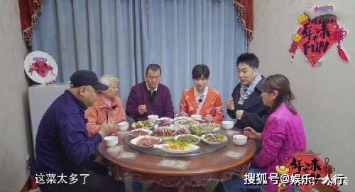 其知名度是各位有目共睹的,工作密集而忙碌的王源,回到重庆老家,其乐