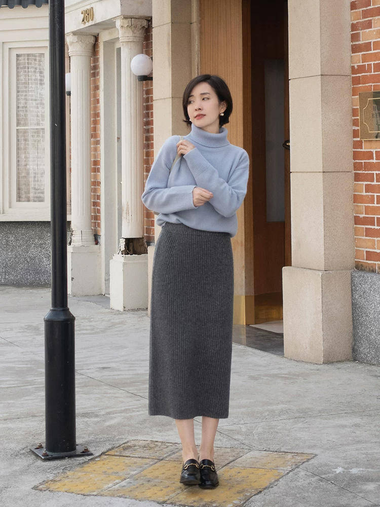 美眉 女人年过40更要注重保暖，来试试这些高领衫搭配，保暖时髦显气质