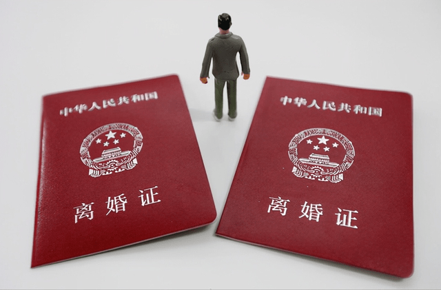 原创父母离婚,小女孩日记曝光:爸爸成了别人的爸爸,网友泪目