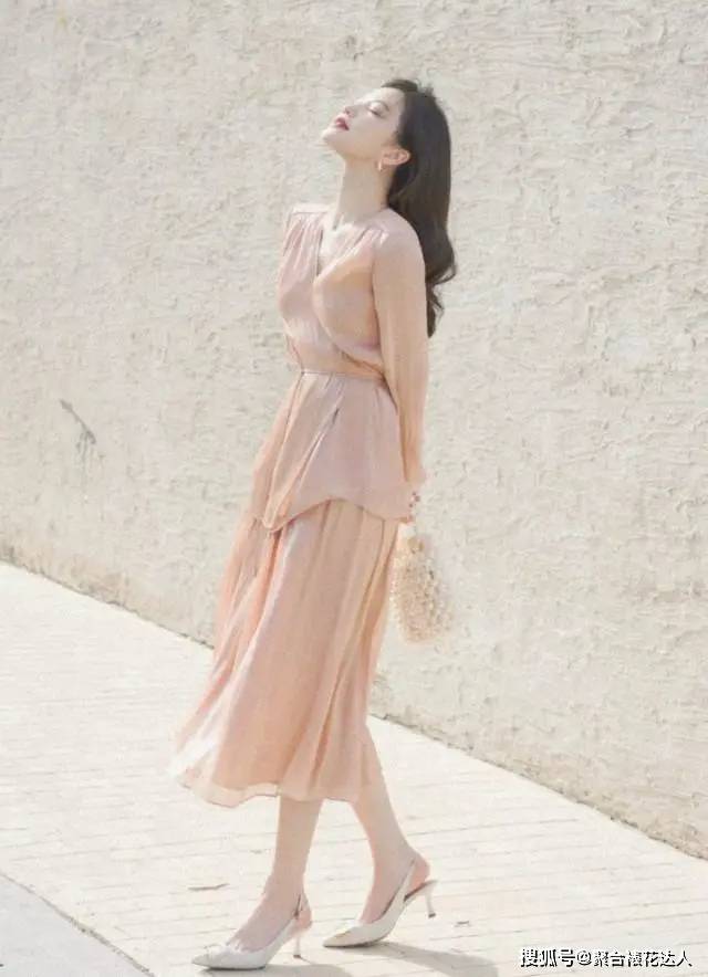 对比色怎么选择适合自己的衣服颜色？看看时髦精的“对色分析”