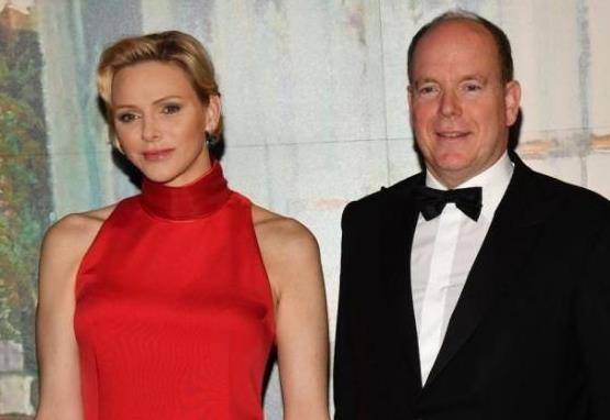 赡养费|摩纳哥夏琳王妃从南非返回，和丈夫甜蜜同框，力破离婚传闻