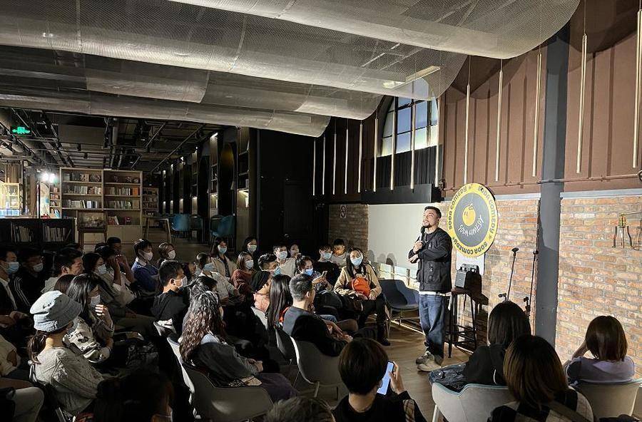 潜水|我的打工人朋友｜脱口秀演员71：我想写出最好笑的五分钟