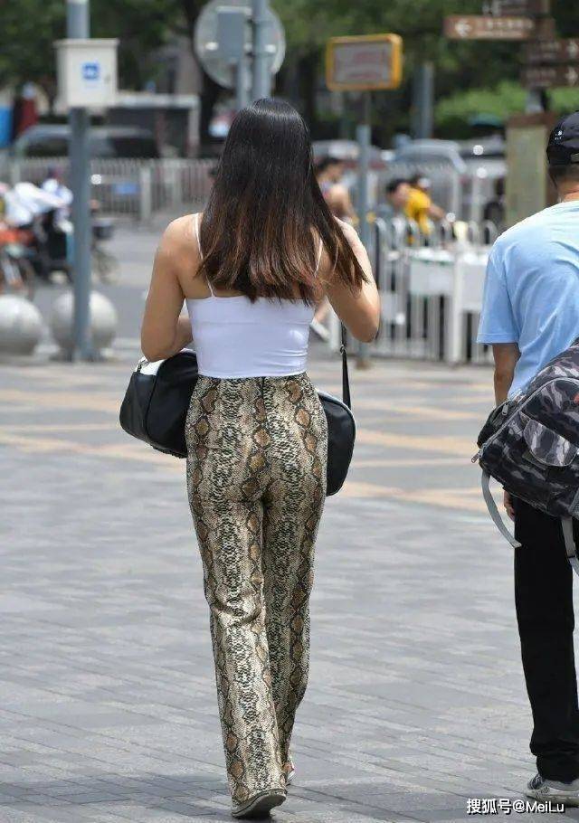 卫衣 瑜伽裤彰显时尚美女大气优雅,彰显独一无二的魅力,时尚有型