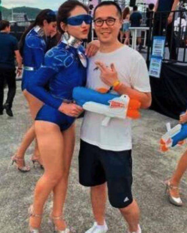 无名指|好事将近？梁静茹公开恋情后大唱情歌，无名指钻戒吸睛