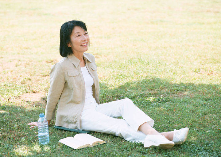 生活多名教授联合呼吁停止食用，比糖和盐还伤害皮肤，提醒女性：趁早撤下餐桌