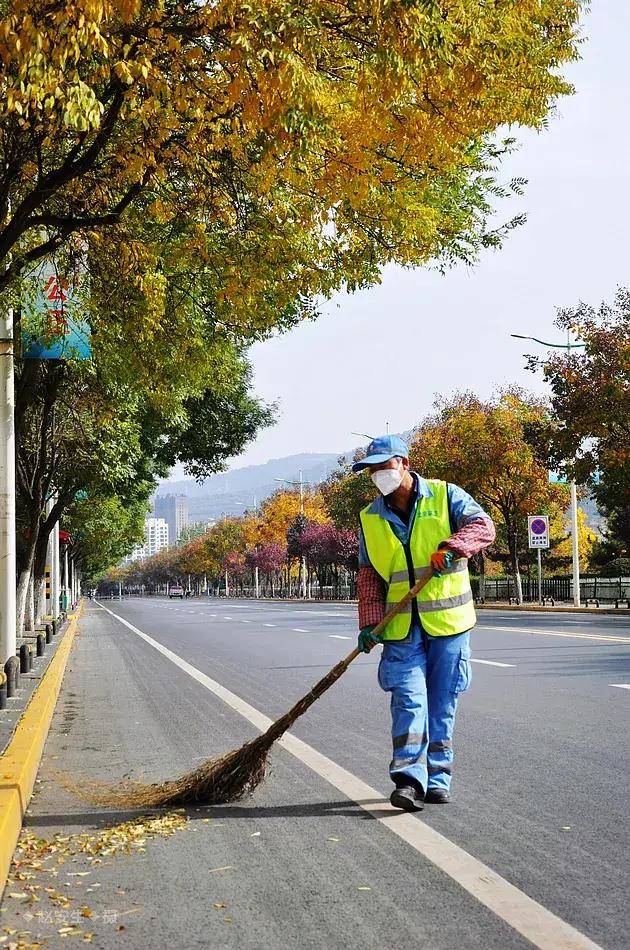 环卫工人抗击疫情图片图片