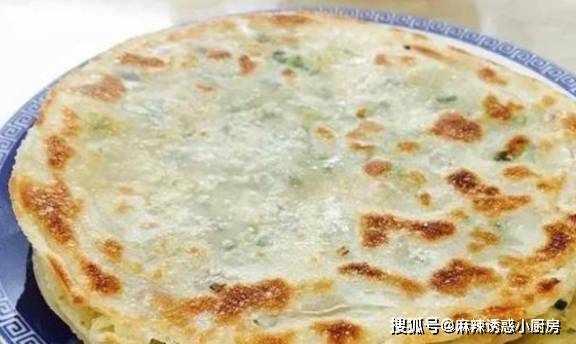 蔥花|早餐別再吃油條了，教你做營(yíng)養(yǎng)又美味的蔥油餅，又香又脆真好吃！