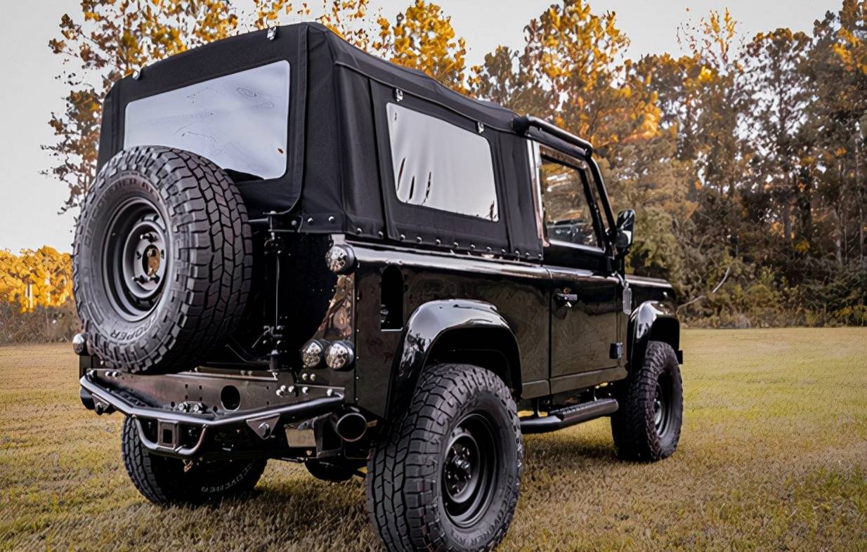 硬派越野也有"情怀风",柴油 软顶 四驱,复古版路虎卫士曝光!