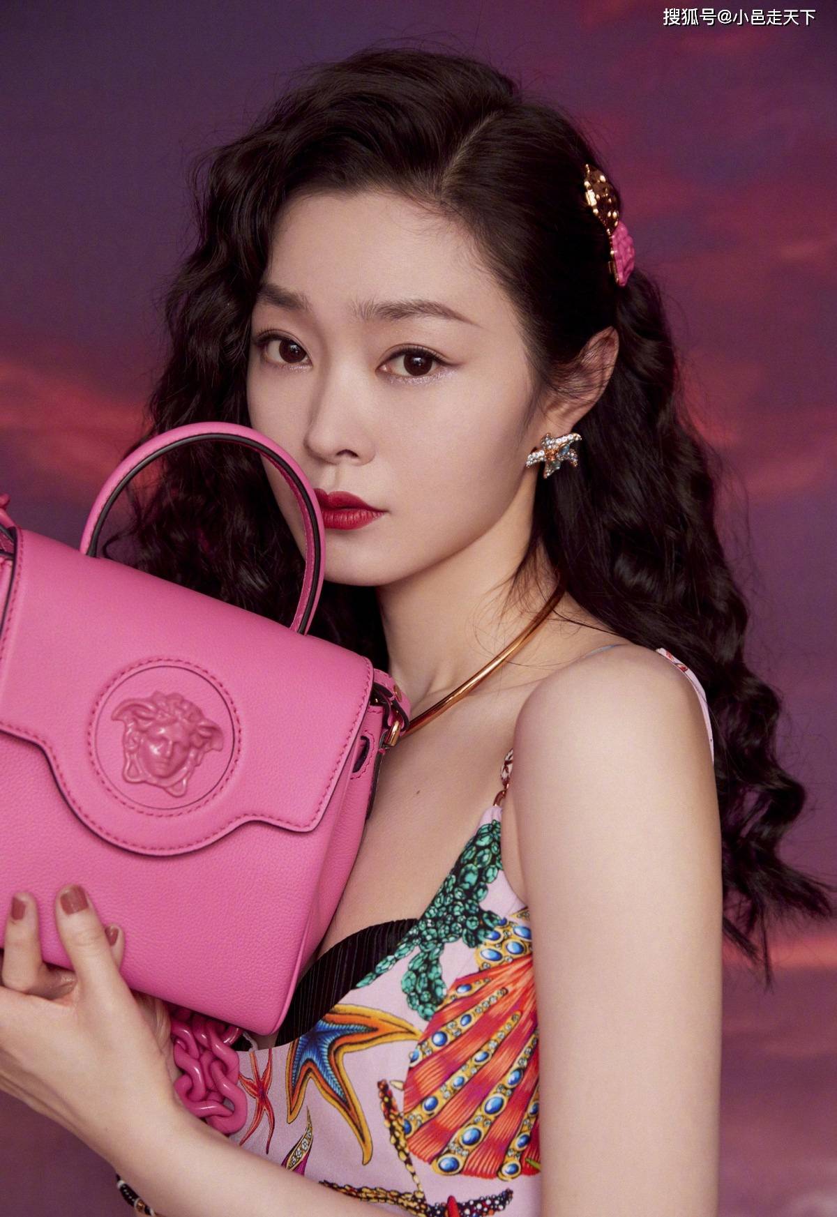 宋轶粉色长裙羊毛卷发性感写真