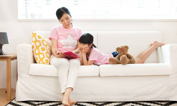 漂亮 “母女俩对比照”走红网络，一样的衣服和造型，网友：妈妈更出众