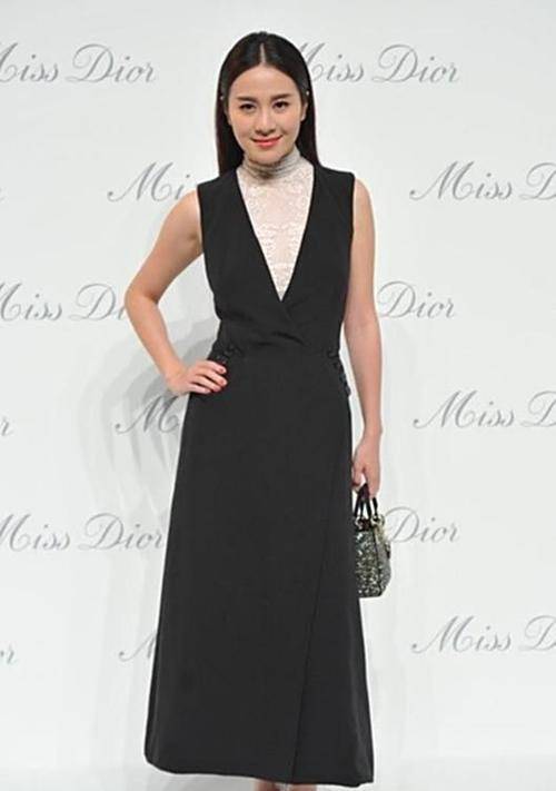 身材 叶璇穿搭“翻车”了，丰满身材还穿宽松裙，看着不高级，有点显老