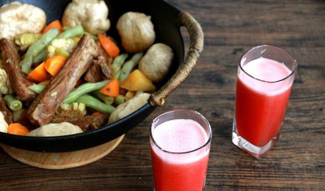 网友|天气太热,就做了一个菜,有荤有素一锅出,网友:这妈妈会偷懒