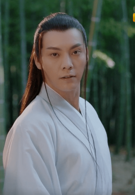 幸好,剧中陈伟霆的角色后面预告片里是有新造型的,不说多好看,但绝对