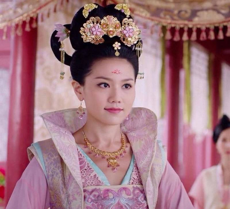 王氏起初深得唐玄宗的宠爱,在丈夫登基称帝的同年便被册立为皇后,其