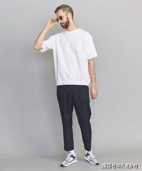 西裤 穿西裤一直搭配皮鞋?风格太单调了,换运动鞋试试,造型时髦出众