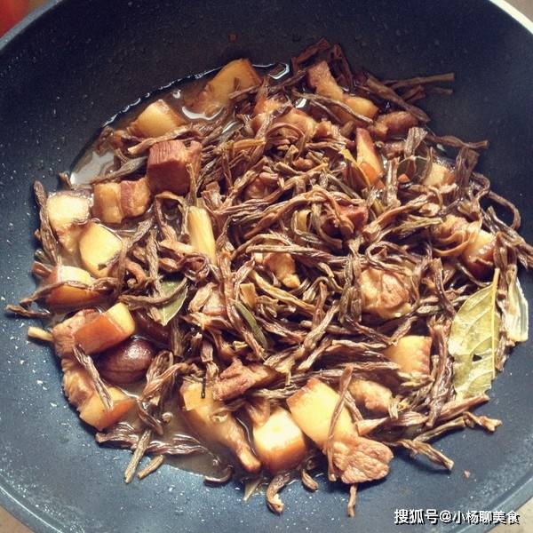 清水|天冷了,家人特馋这个菜,从小吃不腻,简单炖一炖,冬天吃特下饭