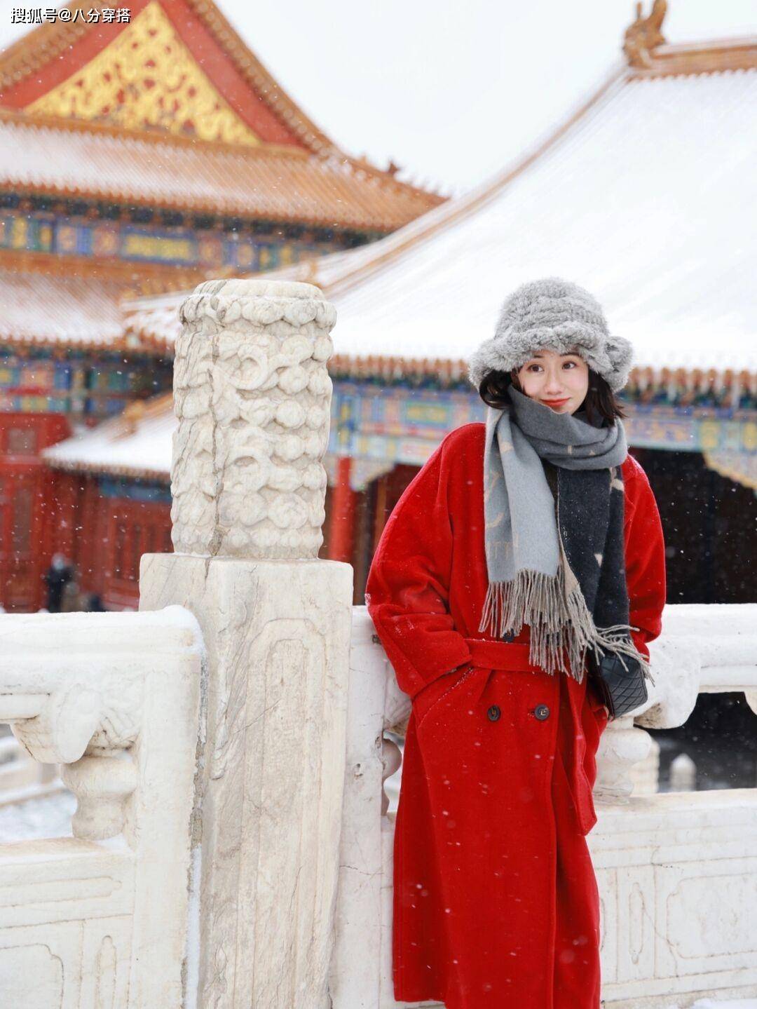 看点 冬天穿大衣，多选这几种颜色，温柔显白又百搭，不管怎么搭都洋气