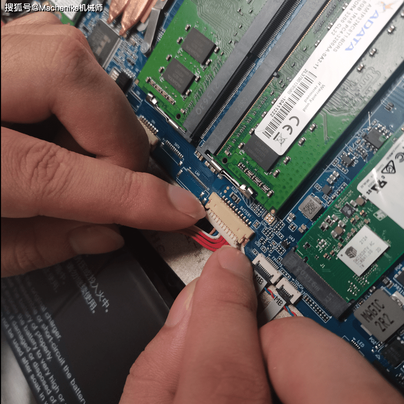 高性价比的轻薄本机械师创物者14拆机清灰教程