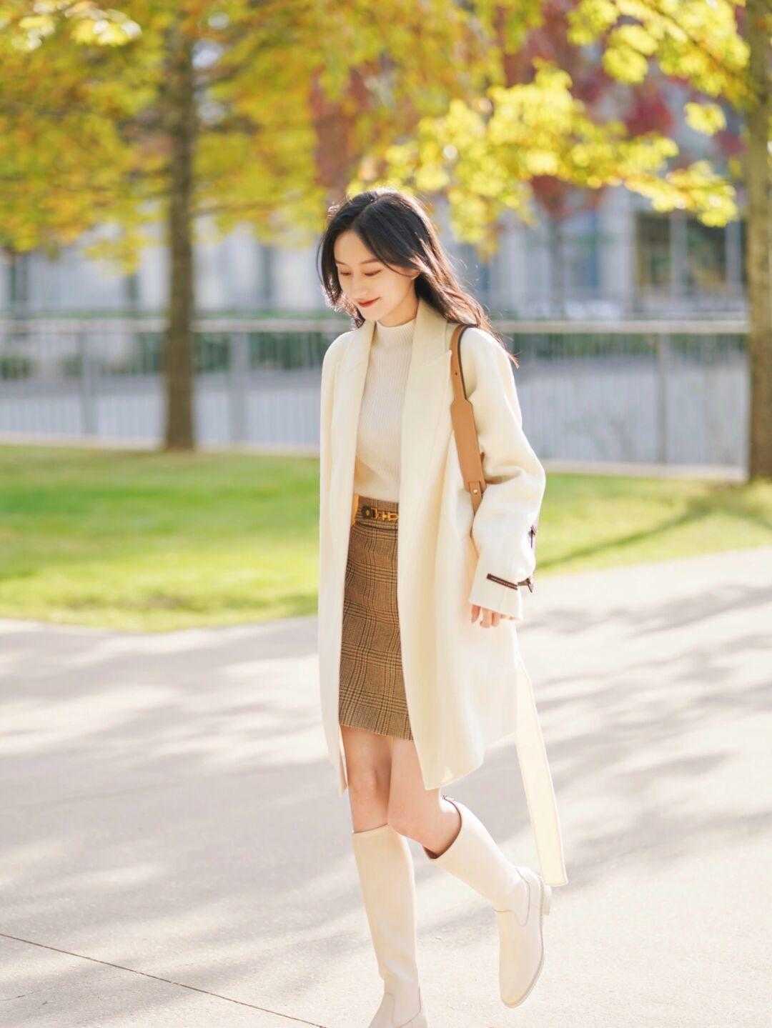 毛衣 白色毛衣到底有多好穿？和这“三”类外套搭配，效果超级棒