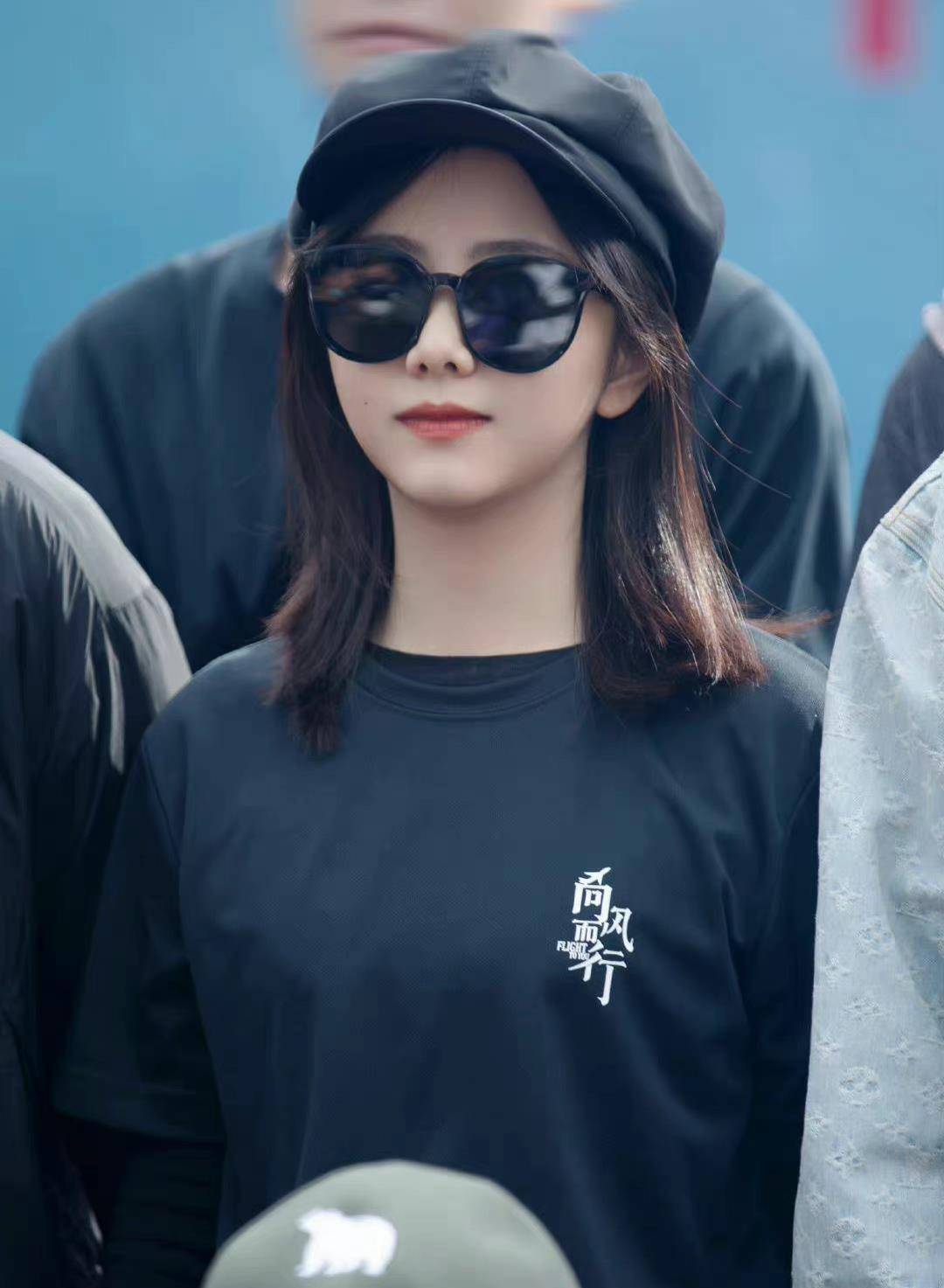 谭松韵新剧《向风而行》,角色造型一股飒爽帅劲!