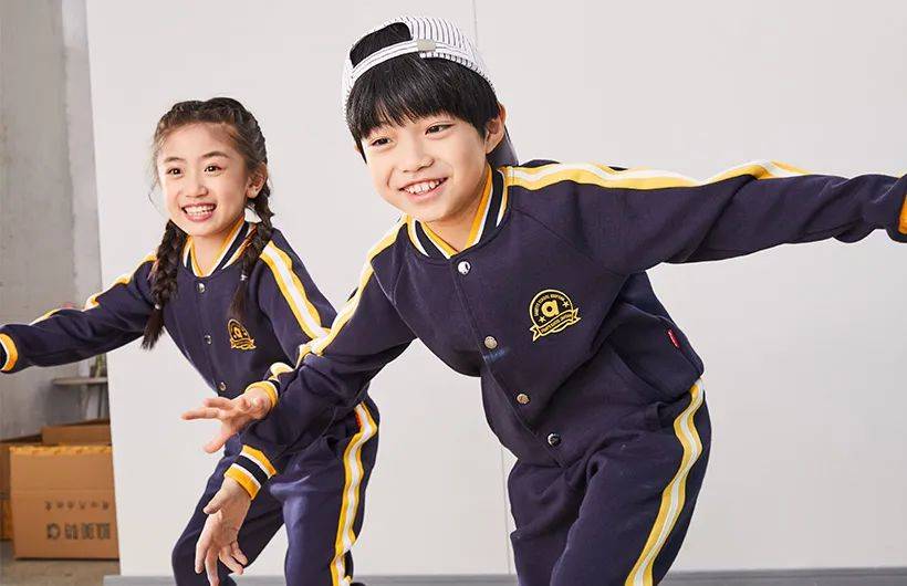 校服 郑州校服园服展品牌推荐 | 飒美特--用美学的经纬织就每一件校服