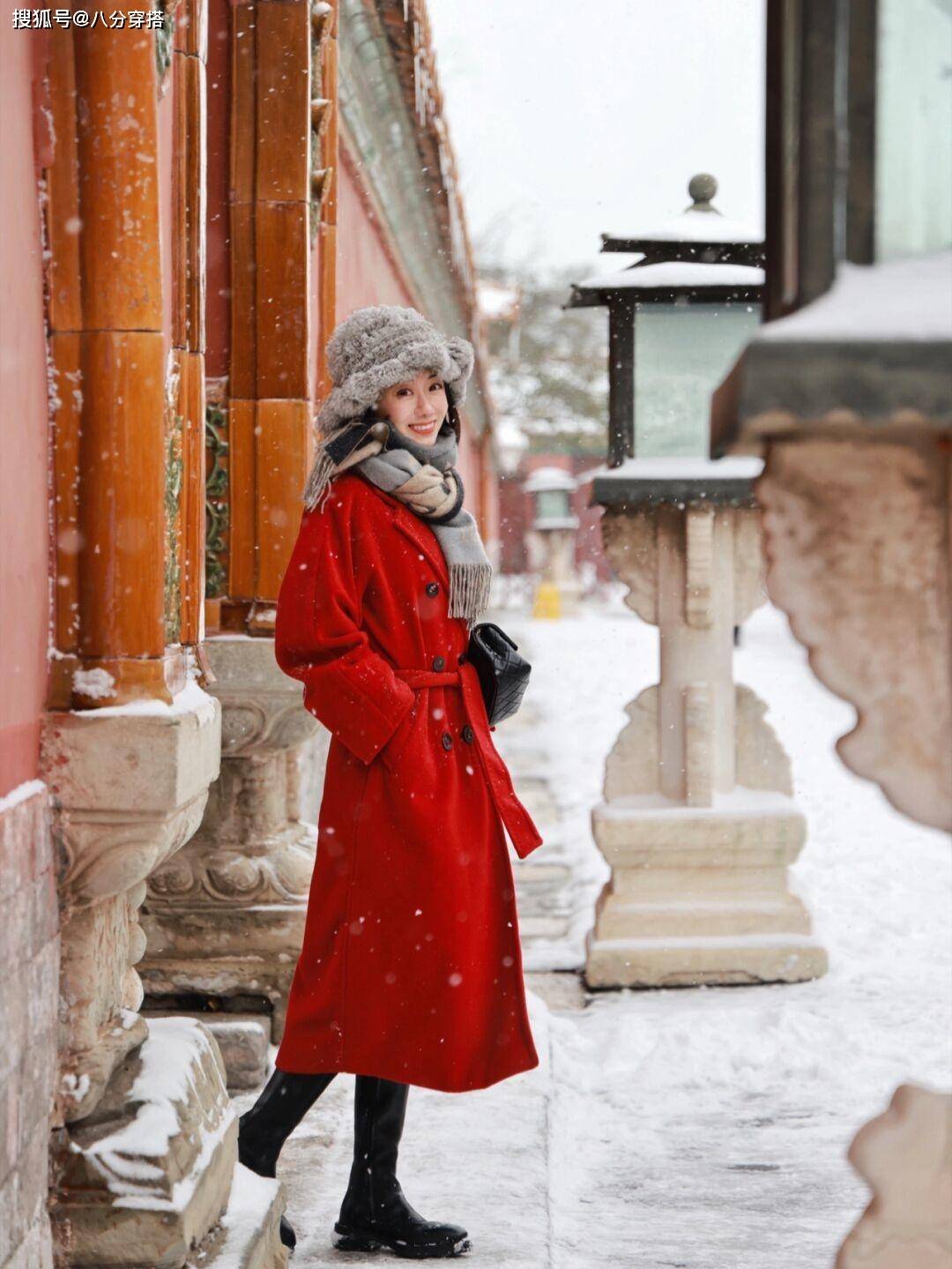 看点 冬天穿大衣，多选这几种颜色，温柔显白又百搭，不管怎么搭都洋气