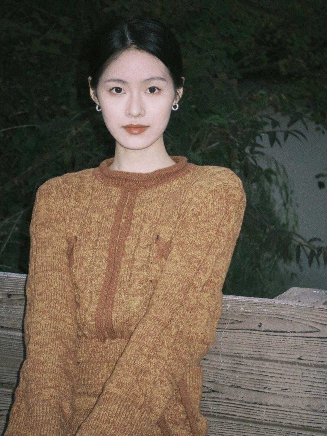 披肩 冬天也要认真打扮，内搭就选这些搭配，保暖舒适不臃肿