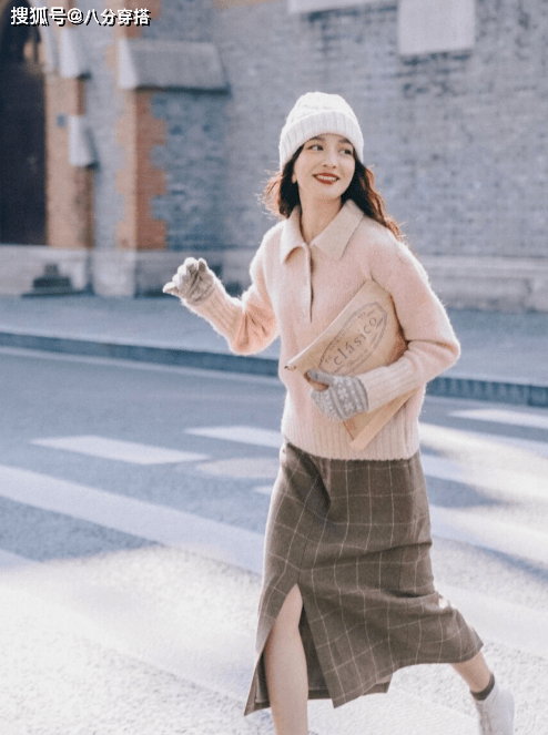 显得 30+女人怎么穿优雅又时髦？看看这些针织衫，温柔优雅又显气质