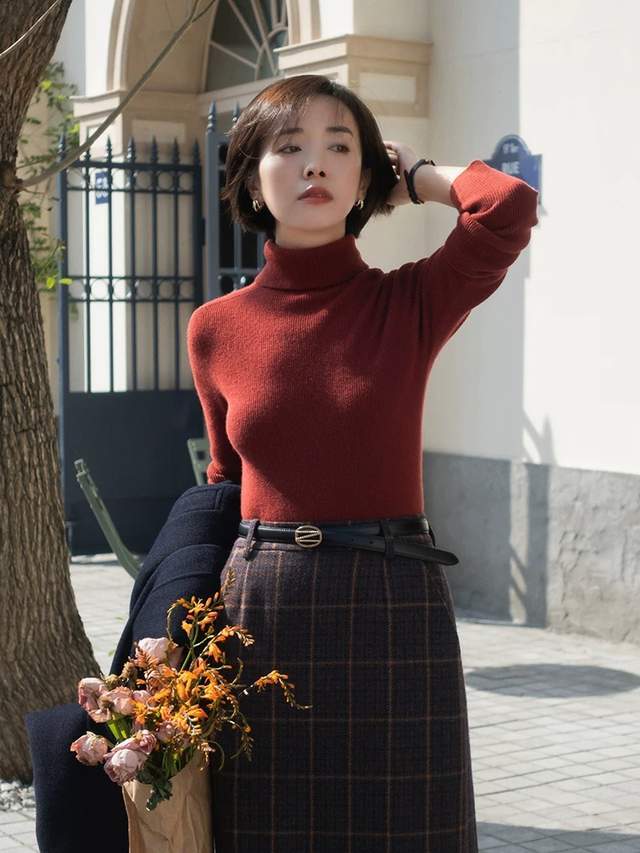 细节 冬天穿什么才温柔？可以试试毛呢格纹半身裙穿搭，包你美到犯规