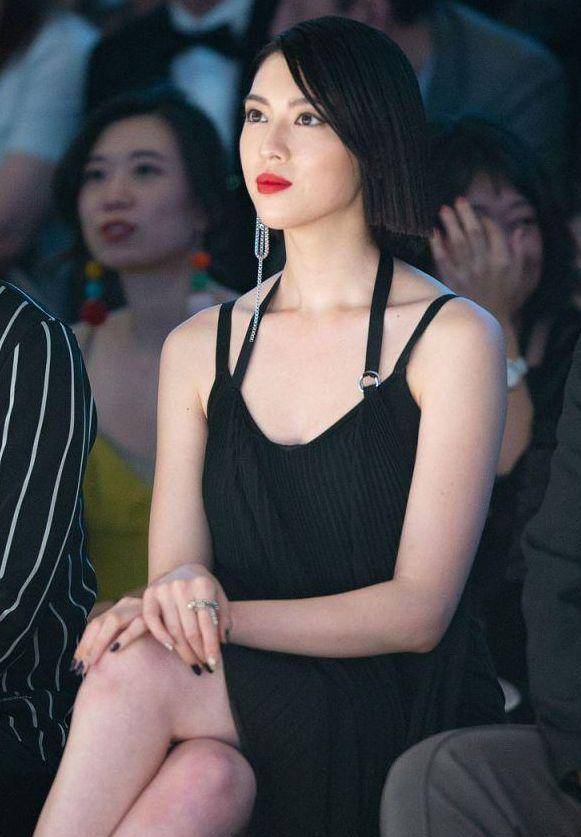 一个女生都会心动的女人 三吉彩花 窄腰翘臀 不愧是周董mv女主 身材